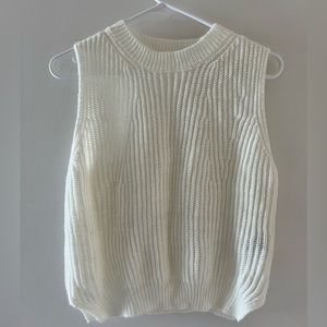 White knitted vest